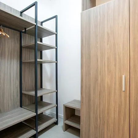 6 Fermate Dal Centro, Apartment Rom