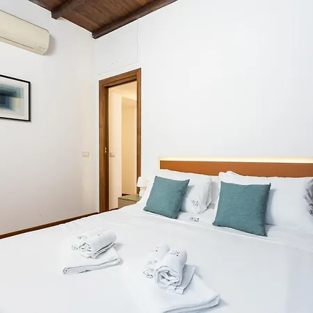 Apartment Vicolo Trevi By In *