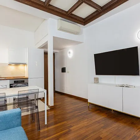 Apartment Vicolo Trevi By In