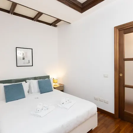 Apartment Vicolo Trevi By In Rome