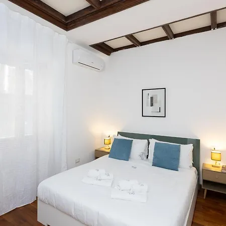 Vicolo Trevi By In Apartment Rome