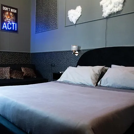 Guest house One Of One Experiences -