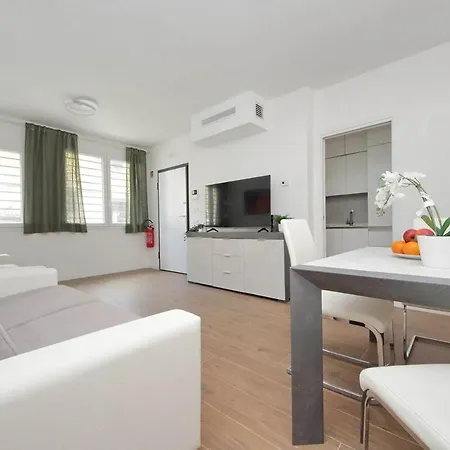 Sabelli 3 Indipendente Con Privato Apartment