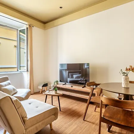Iflat Warm & Welcoming Little Gem In Rione Monti