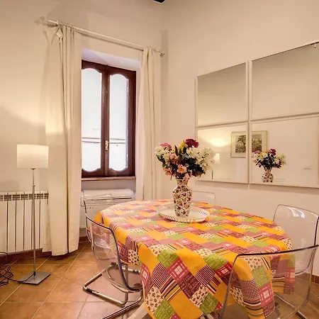 Navona Flowers Apartment