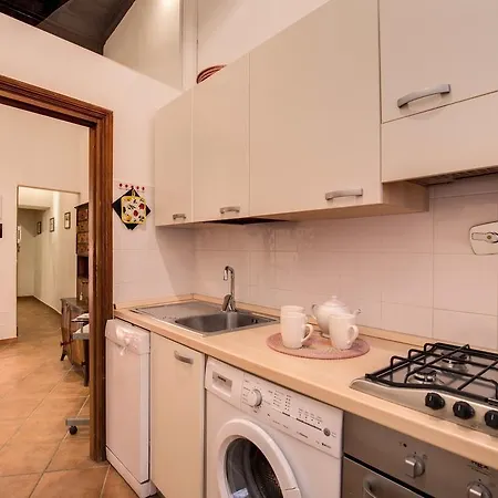 Navona Flowers Apartment *