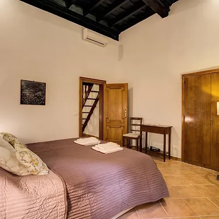 Navona Flowers Apartment