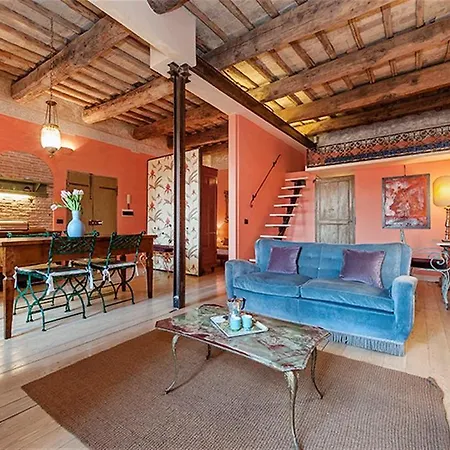 Friendly Rentals Artist Apartment