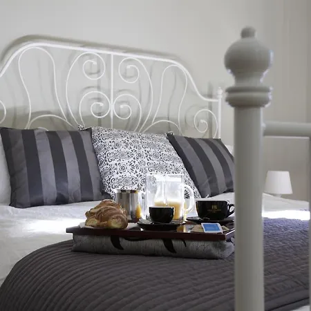 Un Attimo A Bed & Breakfast