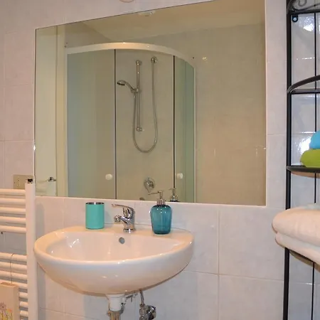 White & Grey House Apartamento