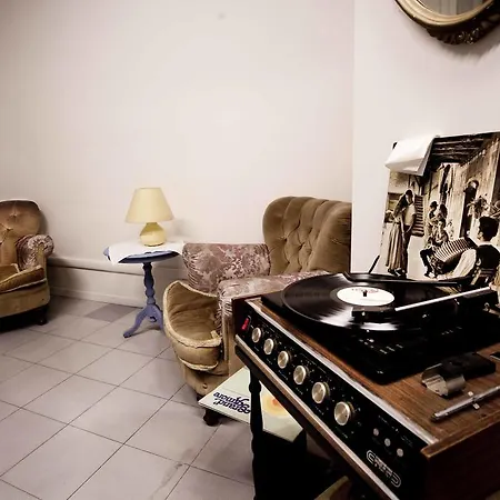 Next Stop Couette-café