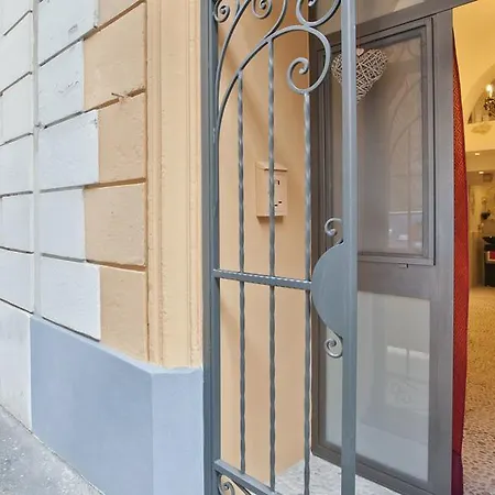 Rental In Rome Colosseo Loft