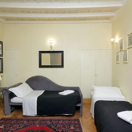 Navona Boutique *
