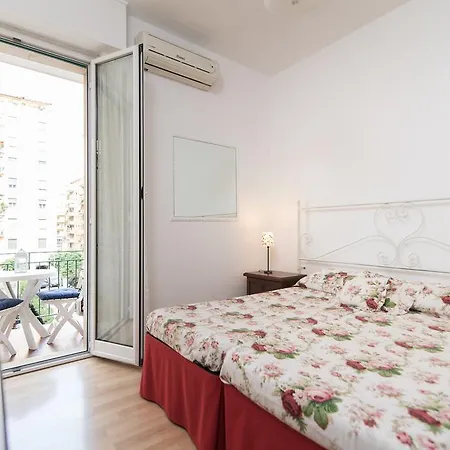Le Rose Bed & Breakfast *
