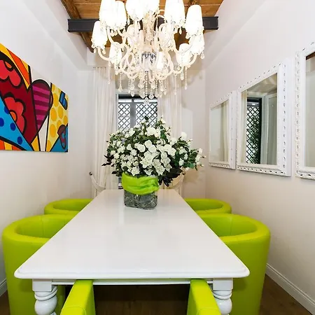 Domus Spagna Condotti Imperial Guest house