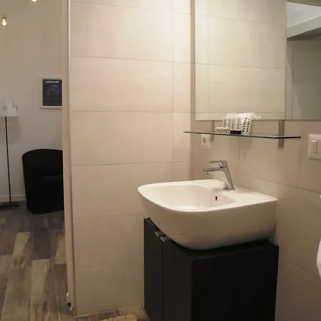 Fab House Apartment *