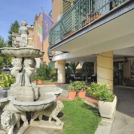 Aurora Garden Hotel 3*