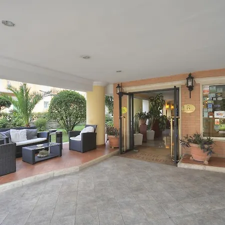 Aurora Garden Hotel 3*