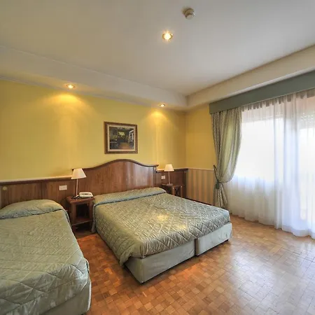 Hotel Aurora Garden 3*