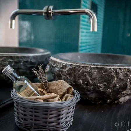 Chic & Town Luxury Bed & Breakfast