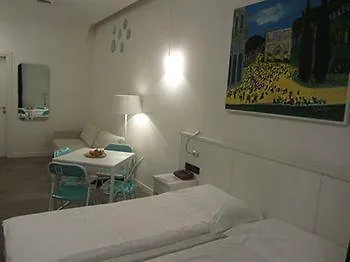 The Yellow - Hotel
