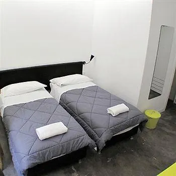 Hotel The Yellow - *
