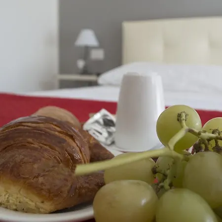 Bed and breakfast Domus Raffaello 3*