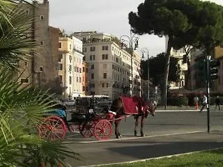 2 Passi Al Colosseo Oda ve Kahvaltı