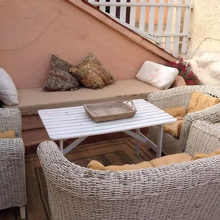 Natural Pantheon Apartment