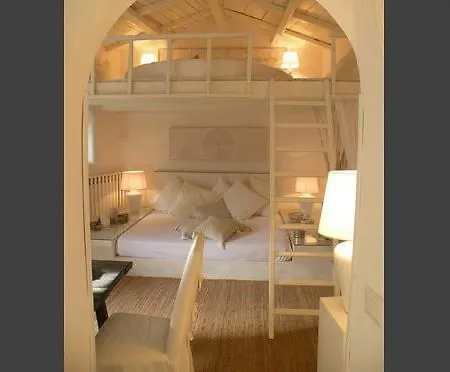 Natural Pantheon Apartment