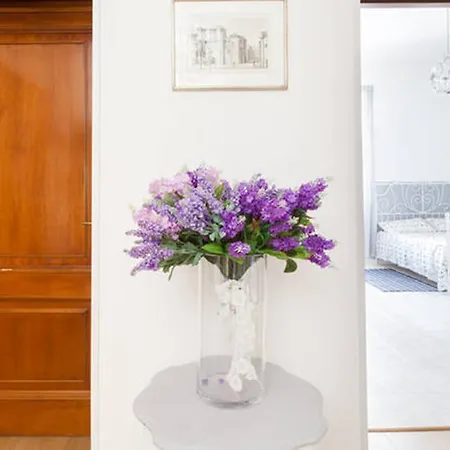 Domus Merulana Bed And Breakfast Bed & Breakfast Rome