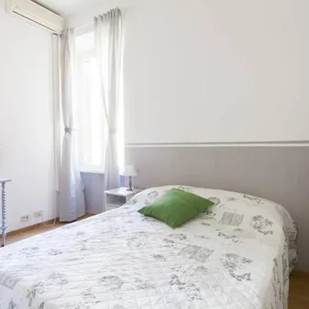 Domus Merulana Bed And Breakfast Bed & Breakfast