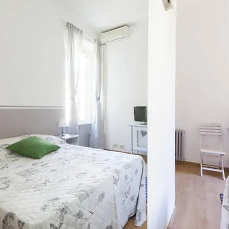 Bed & Breakfast Domus Merulana Bed And Breakfast Rome