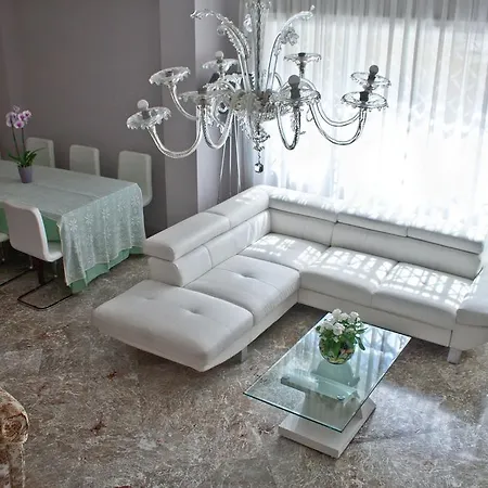 Luxury In Vatican Area Apartment