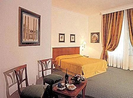 מלון Ateneo Garden Palace