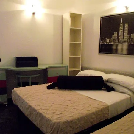 Elide Hotel