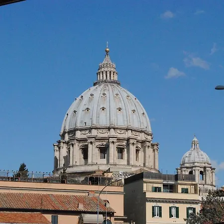 Di Fronte Alla Cupola