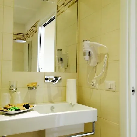Πανσιόν Serventi Longhi 2*