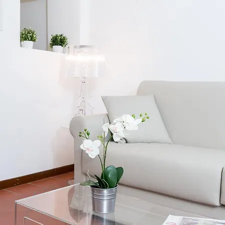 Apartment Fiorentini Charme - My Extra *