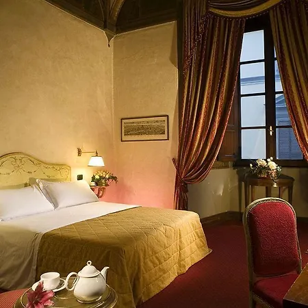 Отель Paris 3*