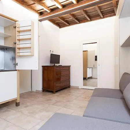 Apartment Arenula *