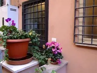 Aabacus Pyramid House Rome
