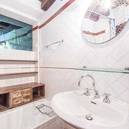 Apartment Romefinestay Apartment Luce