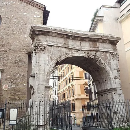 Arco Di Gallieno Řím