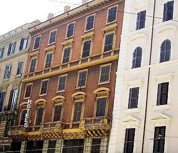 Everest Hotel 2*
