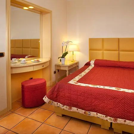 Piccolo Borgo Hotel 3*