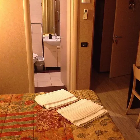 La Casa Di Maurizio Bed & Breakfast 3*