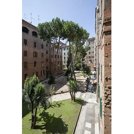 Dimora Del Papa Apartment