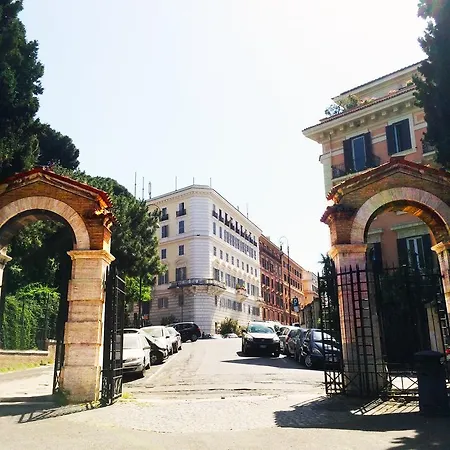 Miclad Colosseum Guest House Bed & Breakfast