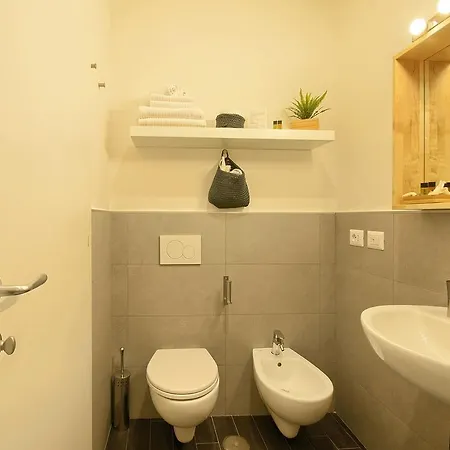 Relais Quattro Fontane Konukevi *